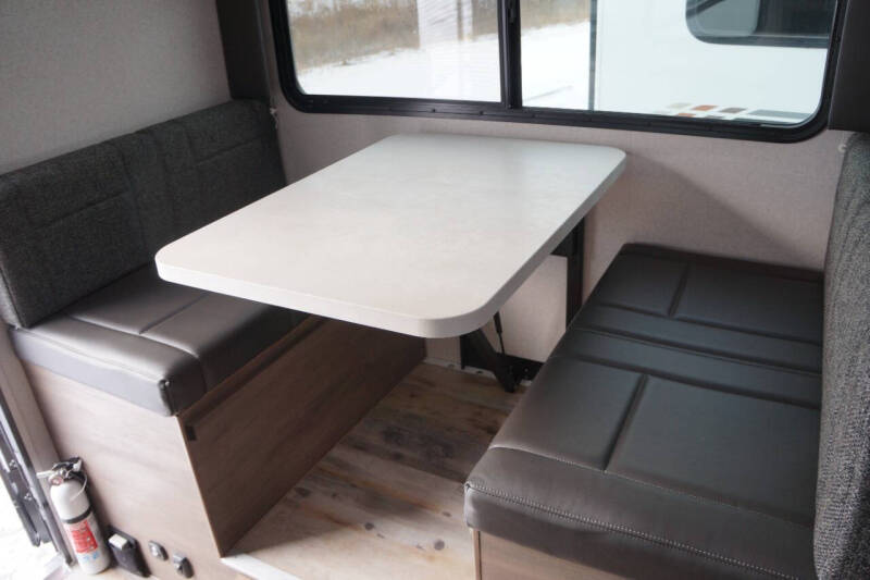 2025 Adventurer 901SB