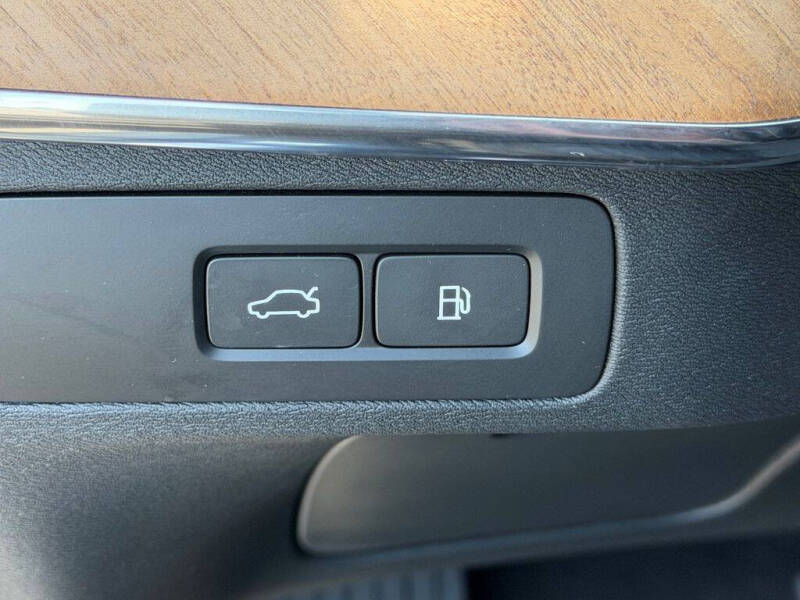 2025 Volvo XC90 T8 Plus Bright Theme 7P