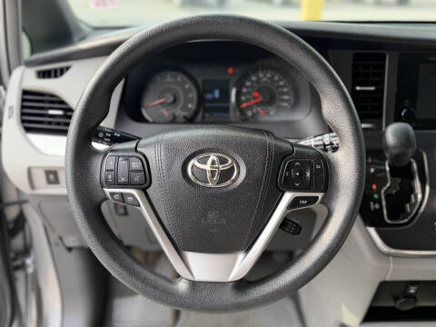2015 Toyota Sienna LE 8-Passenger