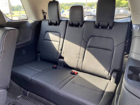 2024 Nissan Pathfinder SL