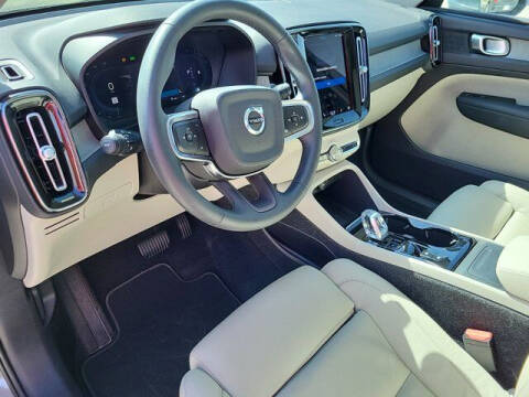 2023 Volvo XC40 B5 Plus Bright Theme