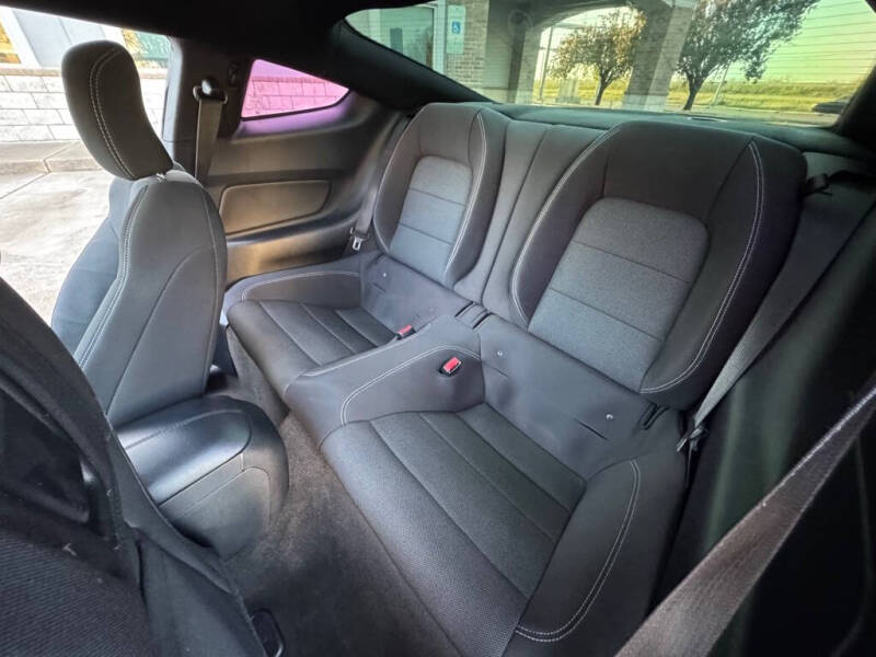 2017 Ford Mustang V6