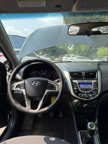 2013 Hyundai Accent SE