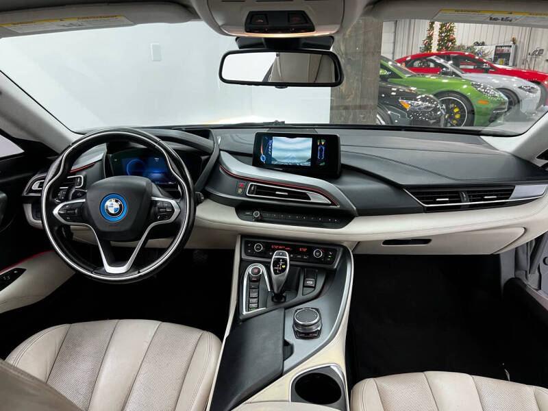 2017 BMW i8 Mega World photo 17