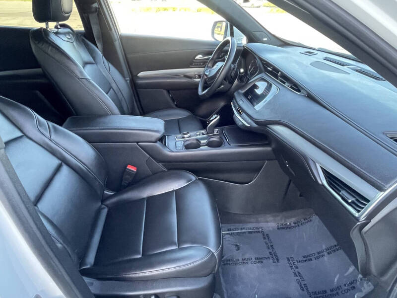 2023 Cadillac XT4 Premium Luxury