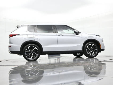 2023 Mitsubishi Outlander SE