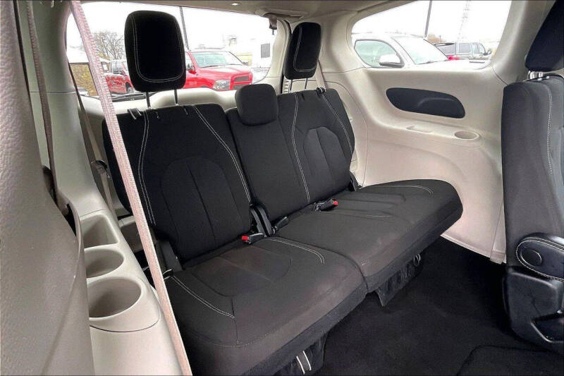 2023 Chrysler Voyager LX