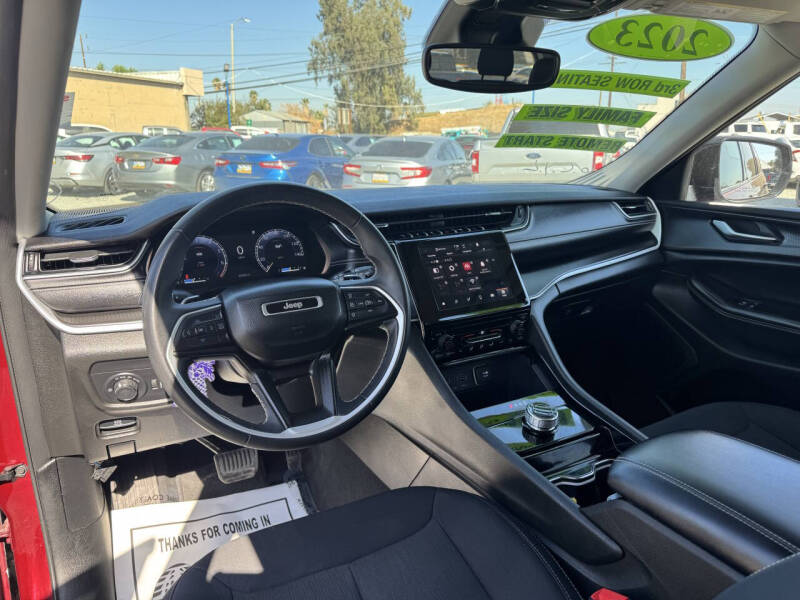 2023 Jeep Grand Cherokee L Laredo