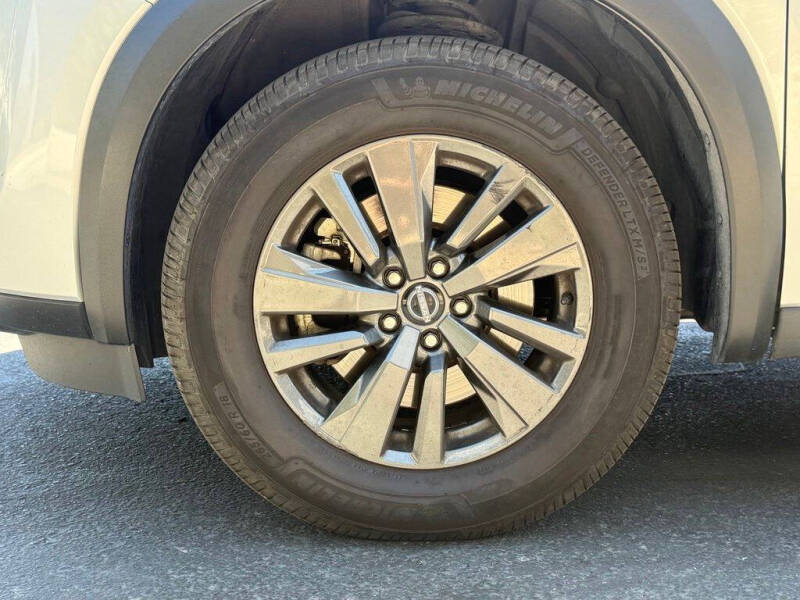 2022 Nissan Pathfinder SV