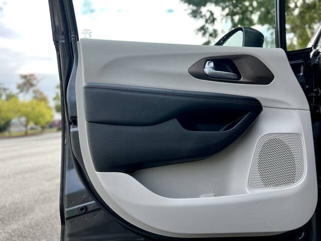 2017 Chrysler Pacifica Touring-L