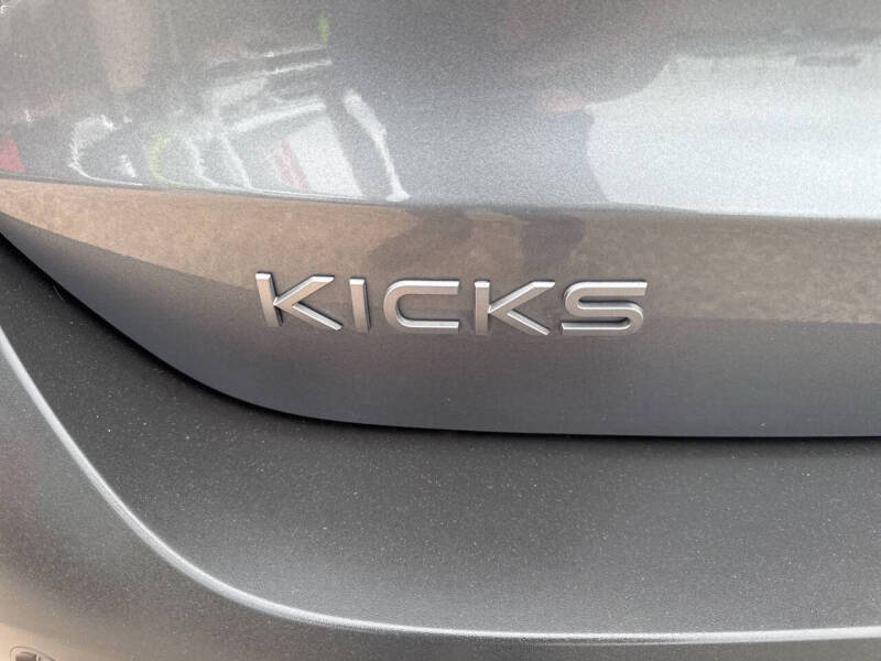2025 Nissan Kicks SR
