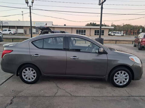2014 Nissan Versa 1.6 SV