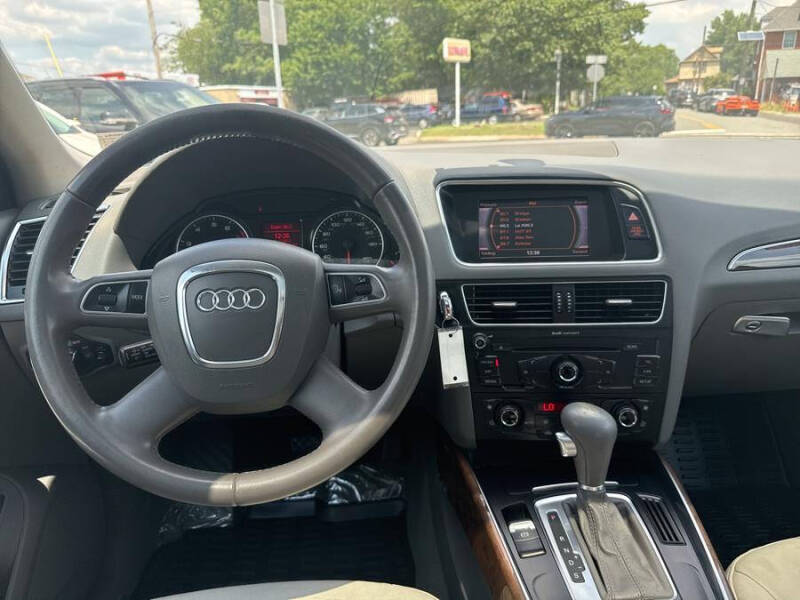 2011 Audi Q5 2.0T quattro Premium