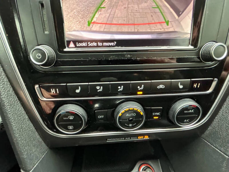 2017 Volkswagen Passat 1.8T R-Line