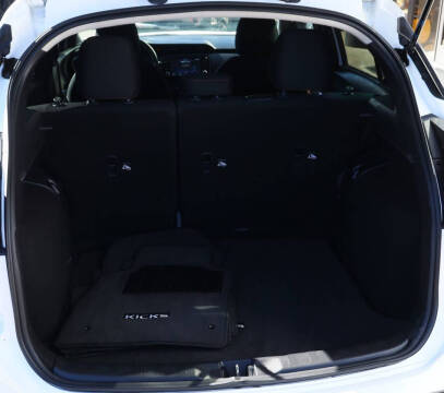 2023 Nissan Kicks SR