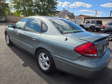 2005 Ford Taurus SE