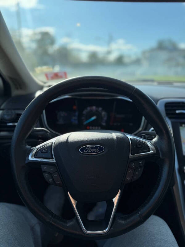 2017 Ford Fusion SE