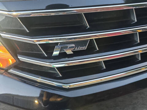 2017 Volkswagen Passat 1.8T R-Line