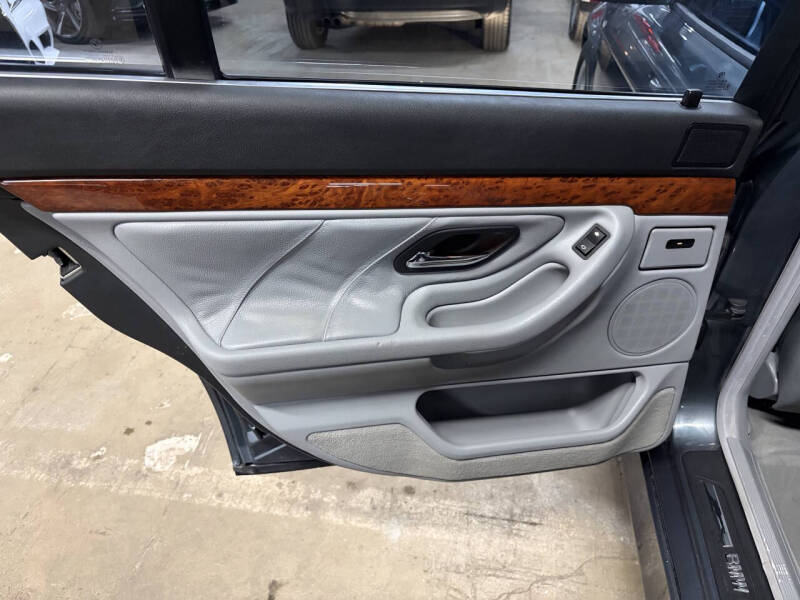 2001 BMW 7 Series 740i