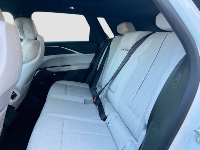 2025 Cadillac LYRIQ Luxury 1