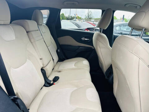 2016 Jeep Cherokee Sport