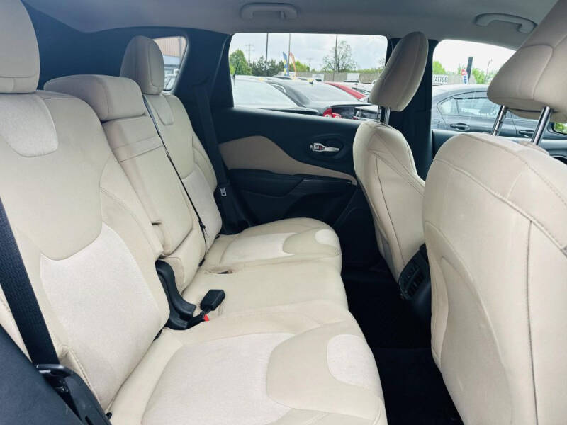 2016 Jeep Cherokee Sport