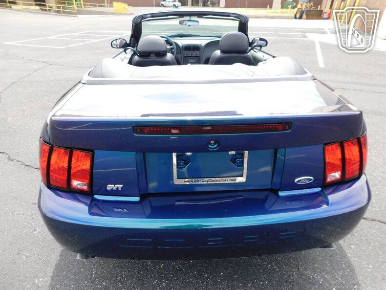 2004 Ford Mustang SVT Cobra