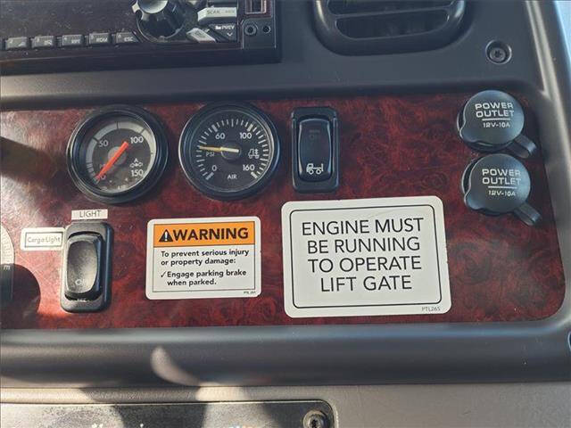 2018 Freightliner M2 106