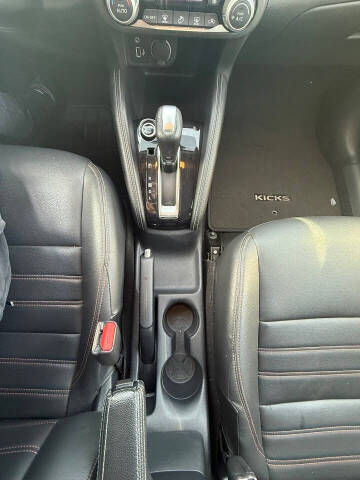 2020 Nissan Kicks SR