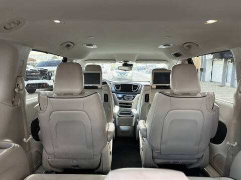 2017 Chrysler Pacifica Hybrid Platinum