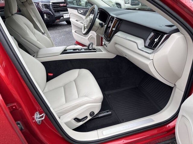 2023 Volvo XC60 B5 Plus Bright Theme