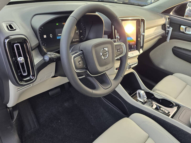 2026 Volvo XC40 B5 Plus