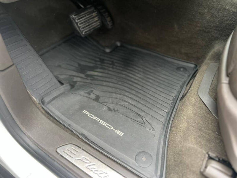 2017 Porsche Cayenne Platinum Edition