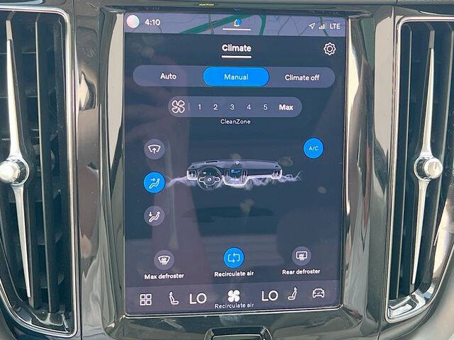2025 Volvo XC60 B5 Core Dark Theme