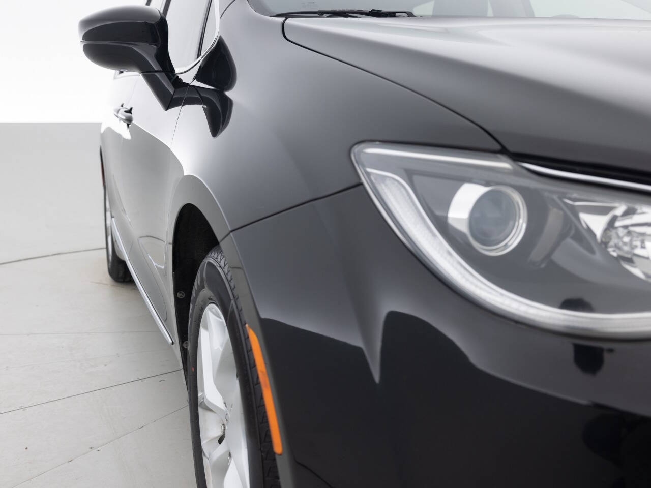 Used Car 2017 Chrysler Pacifica  Touring L 4dr Mini Van For Sale Under $15,000 In Coal City, Illinois