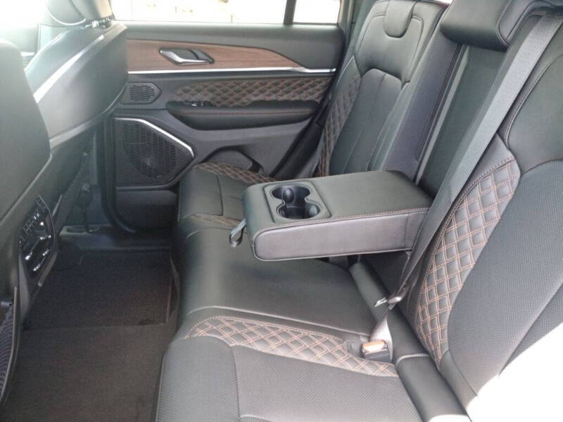 2025 Jeep Grand Cherokee Summit