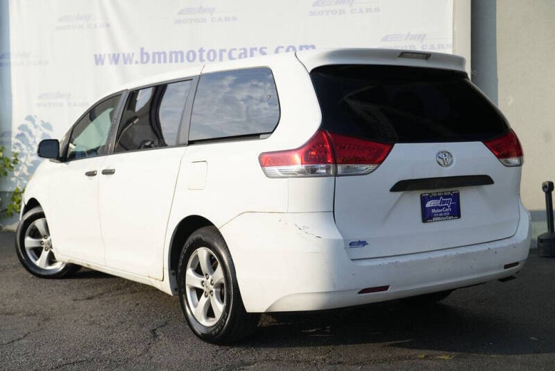 2011 Toyota Sienna Base 7-Passenger