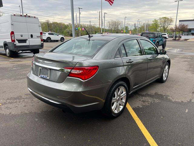 2013 Chrysler 200 Touring