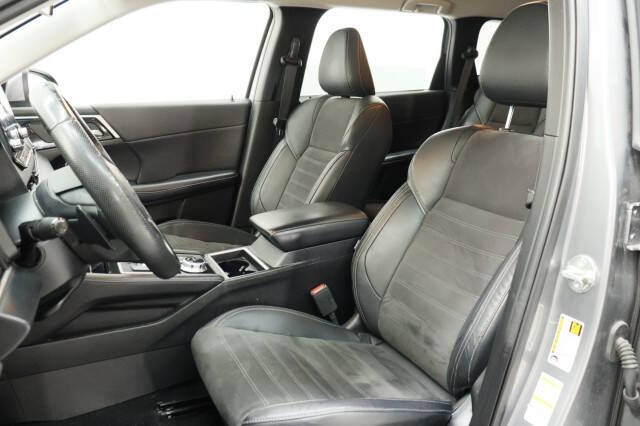 2023 Mitsubishi Outlander SE