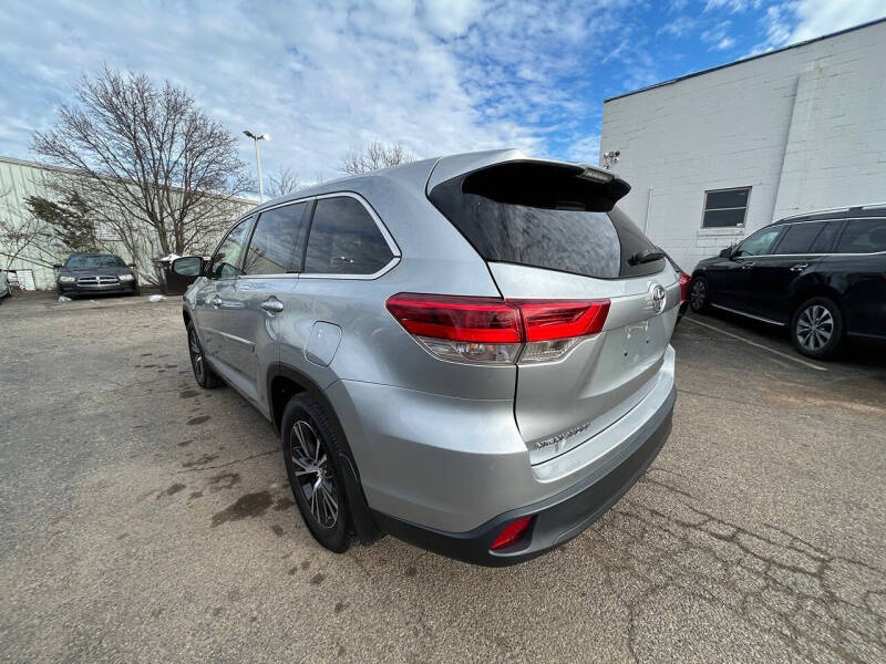 2019 Toyota Highlander LE
