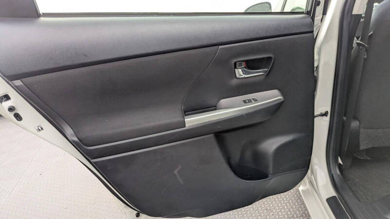2015 Toyota Prius v Four