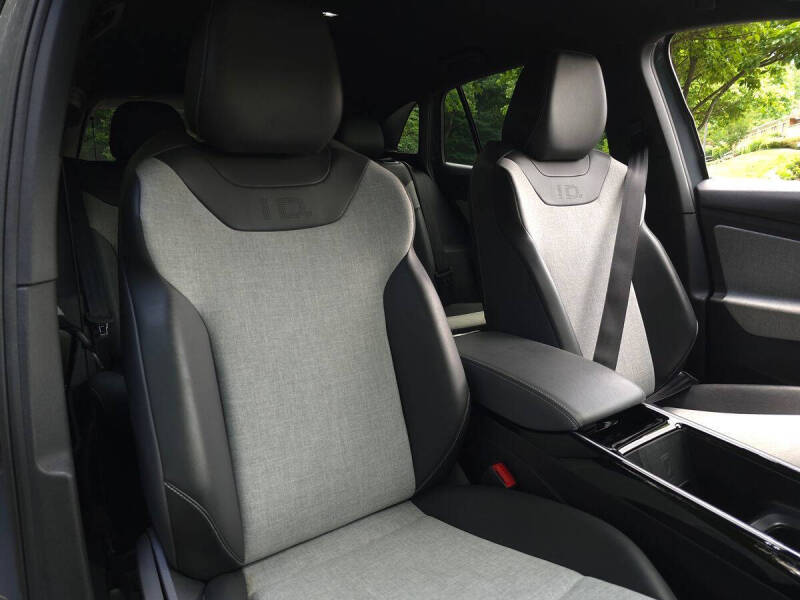 2023 Volkswagen ID.4 Pro