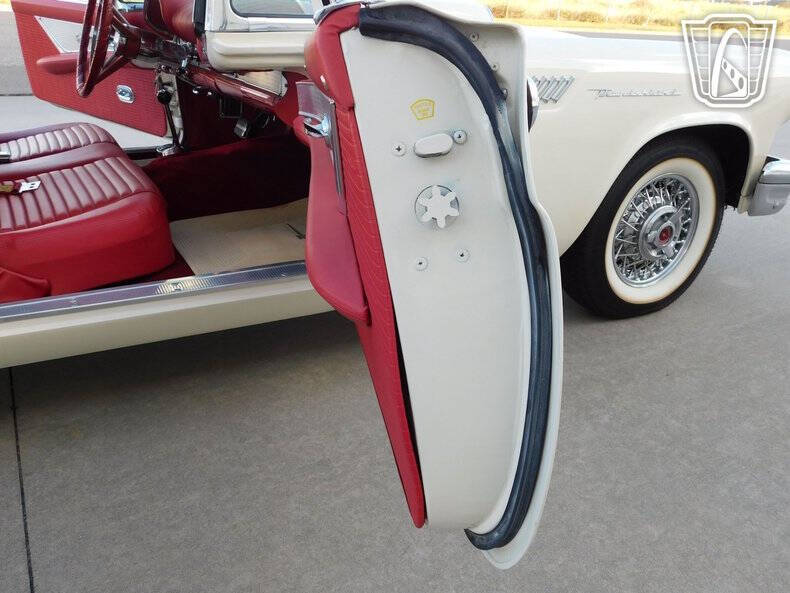 1957 Ford Thunderbird