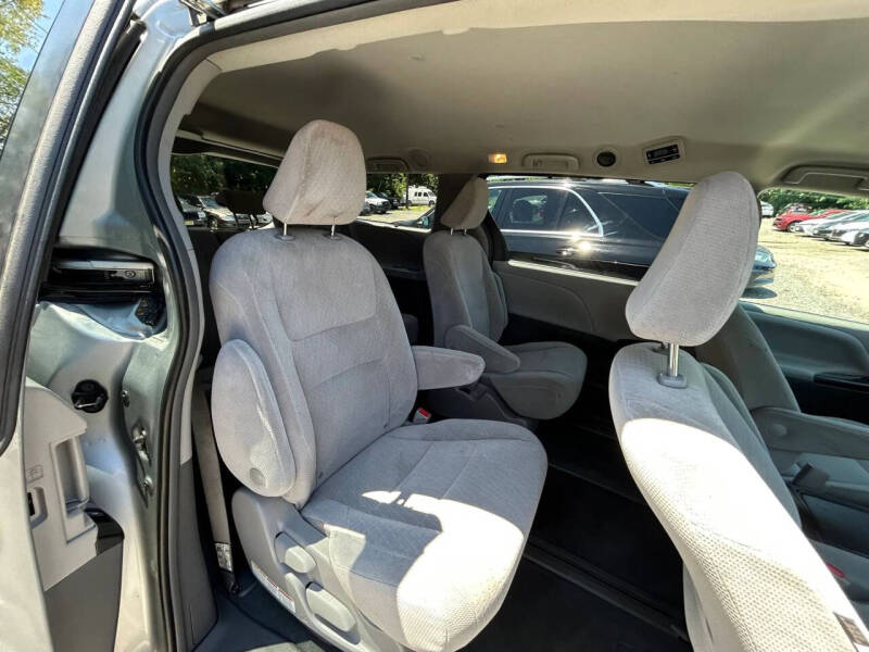 2019 Toyota Sienna LE 7-Passenger