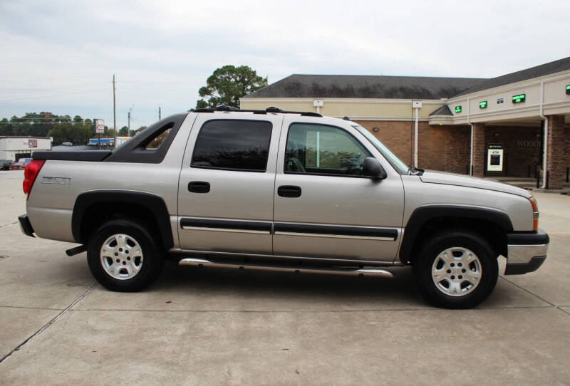 2004 Chevrolet Avalanche Base