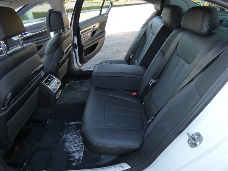 2022 BMW 7 Series 745e xDrive