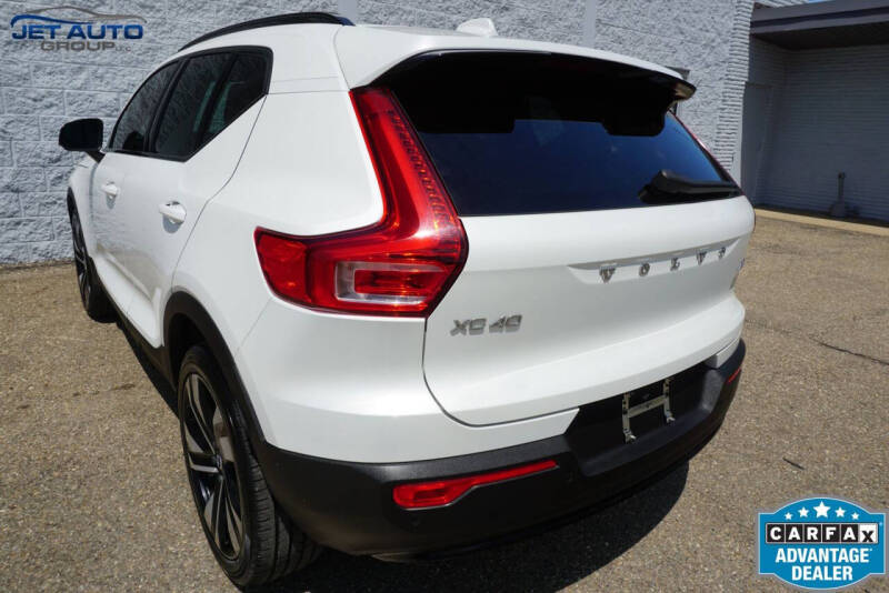 2023 Volvo XC40 B5 Plus Dark Theme