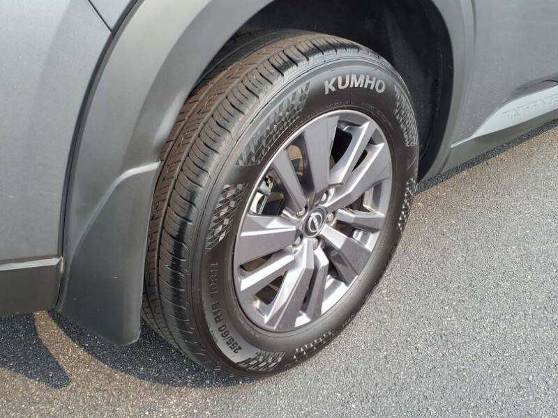 2023 Nissan Pathfinder SV