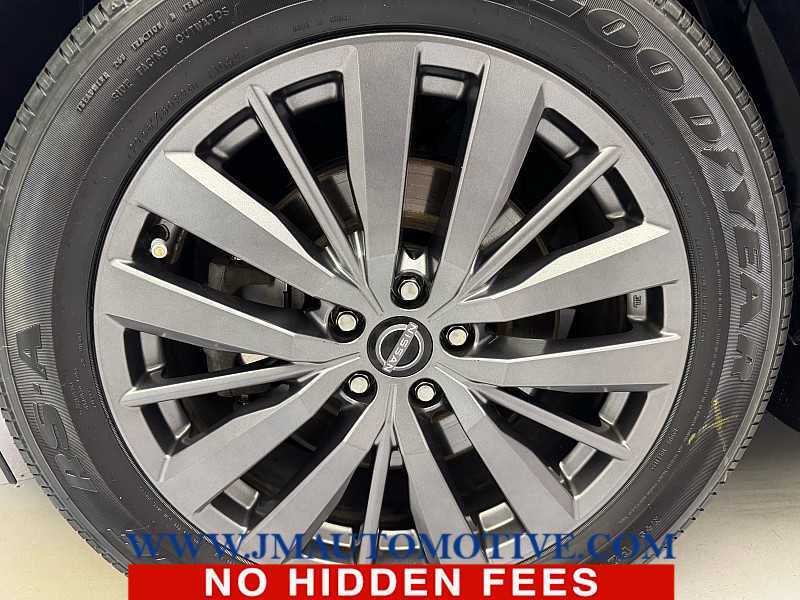 2022 Nissan Pathfinder SL