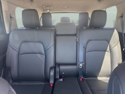 2025 Nissan Pathfinder SL